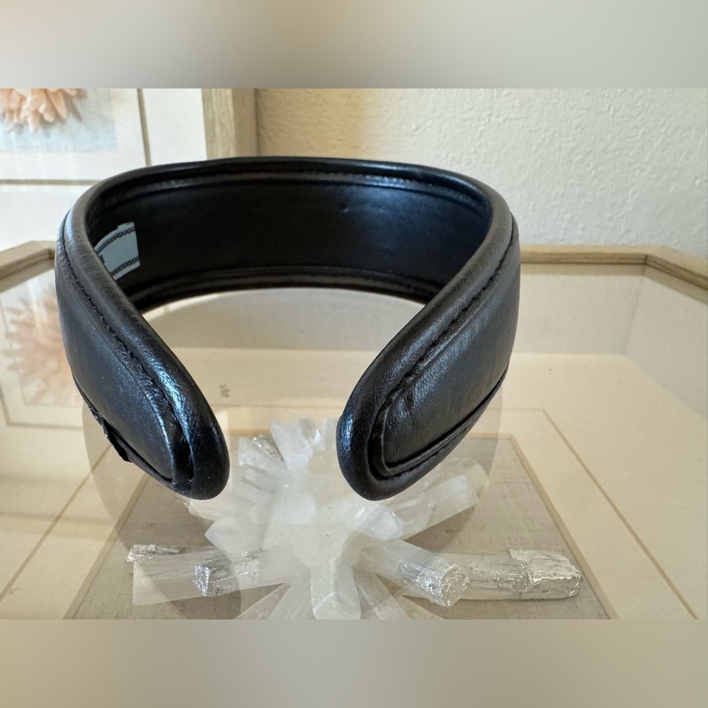 Inspired P headband. Faux leather. - Picture 5 of 6
